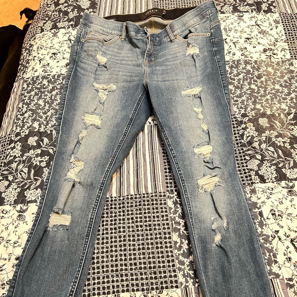 Torrid premium bombshell skinny distressed jeans. Women’s plus size 16 short